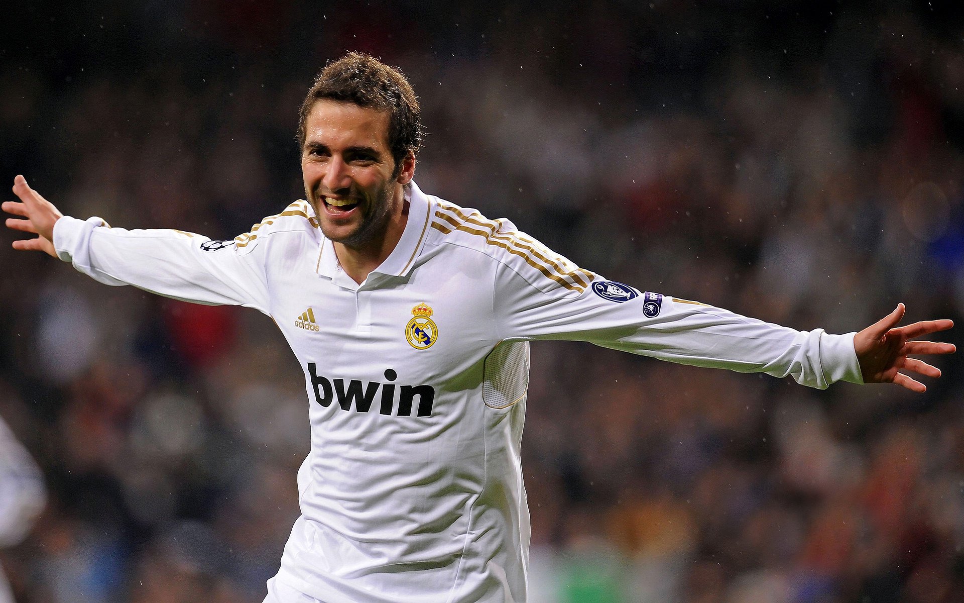 九游网游官网-基层足球场地资源紧张，足球场地设施不足